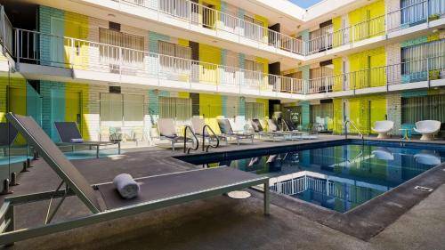 Best Western PLUS Hollywood Hills, Los Angeles